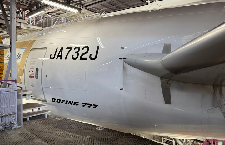 JAL、世界最古777-300ERの売却整備始まる