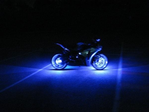 バイクのホイールをライトアップ！360度発光！｜AxxL