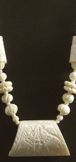 ラクダ骨ネックレス<アフリカのビーズアクセサリー：アフリカ雑貨アザライ