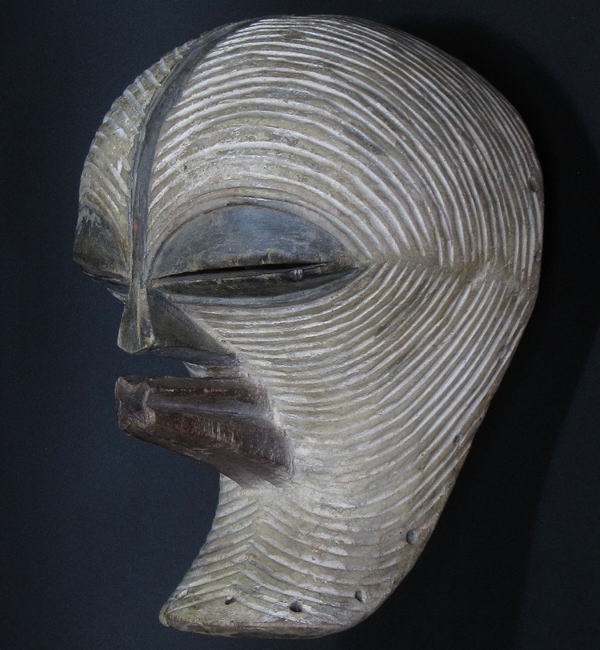 バソンゲのマスク<アフリカの仮面(木彫り)：アフリカ雑貨アザライ