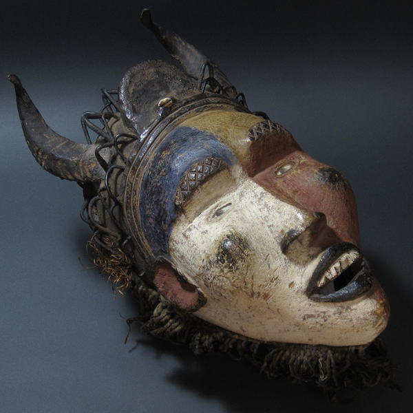 呪術師の仮面<アフリカの仮面(木彫り)：アフリカ雑貨アザライ