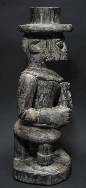 精霊坐像<アフリカの木彫り像：アフリカ雑貨アザライ