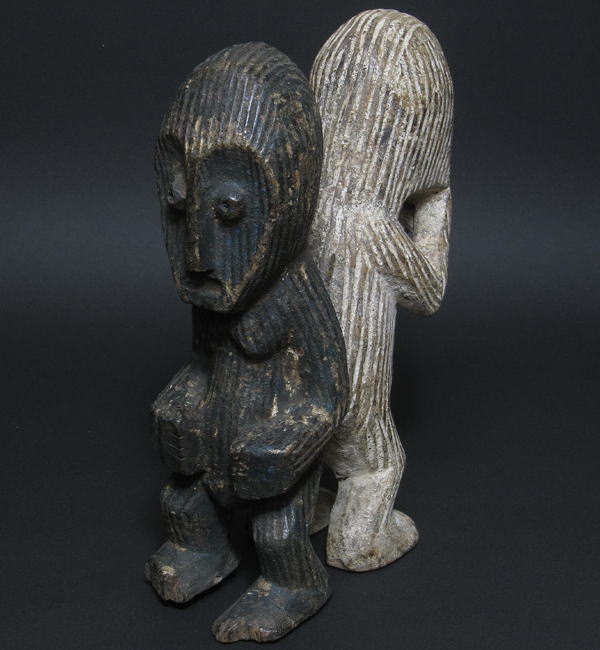 男女の祖霊像<アフリカの木彫り像：アフリカ雑貨アザライ