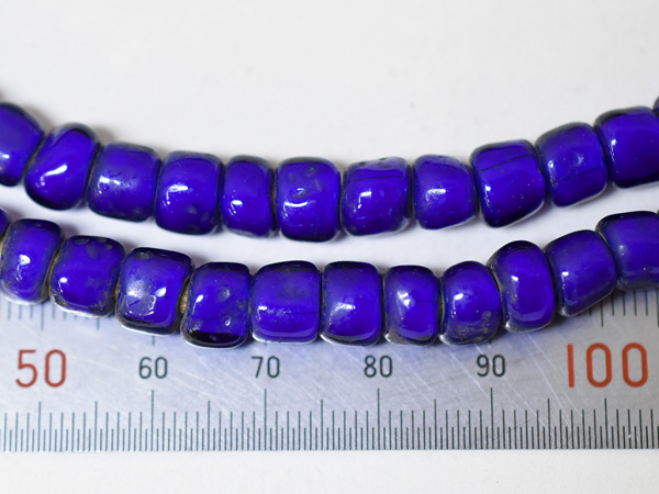 2507】ANTIQUEホワイトハーツ極濃青筒型大粒ビーズ一連(Φ7.5mm