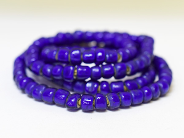 2507】ANTIQUEホワイトハーツ極濃青筒型大粒ビーズ一連(Φ7.5mm