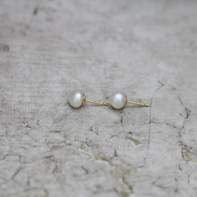 6mm 白蝶ケシパール ピアス – Bon Magique