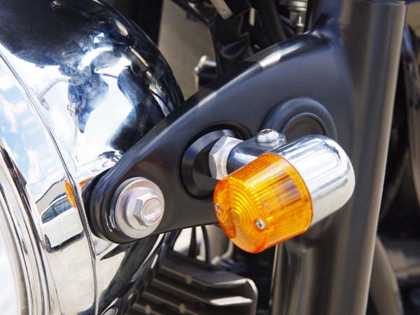 TRIUMPH BONNEVILLE 用シグナルプレート