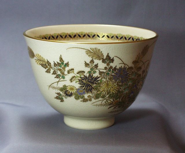 十五代 沈壽官 作 白薩摩盛金秋草図茶碗 商品詳細｜ギャラリービーンズ