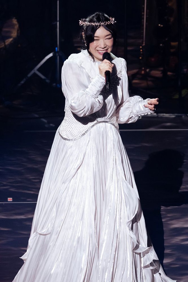 松任谷由実、40枚目のオリジナルアルバム『Wormhole / Yumi AraI