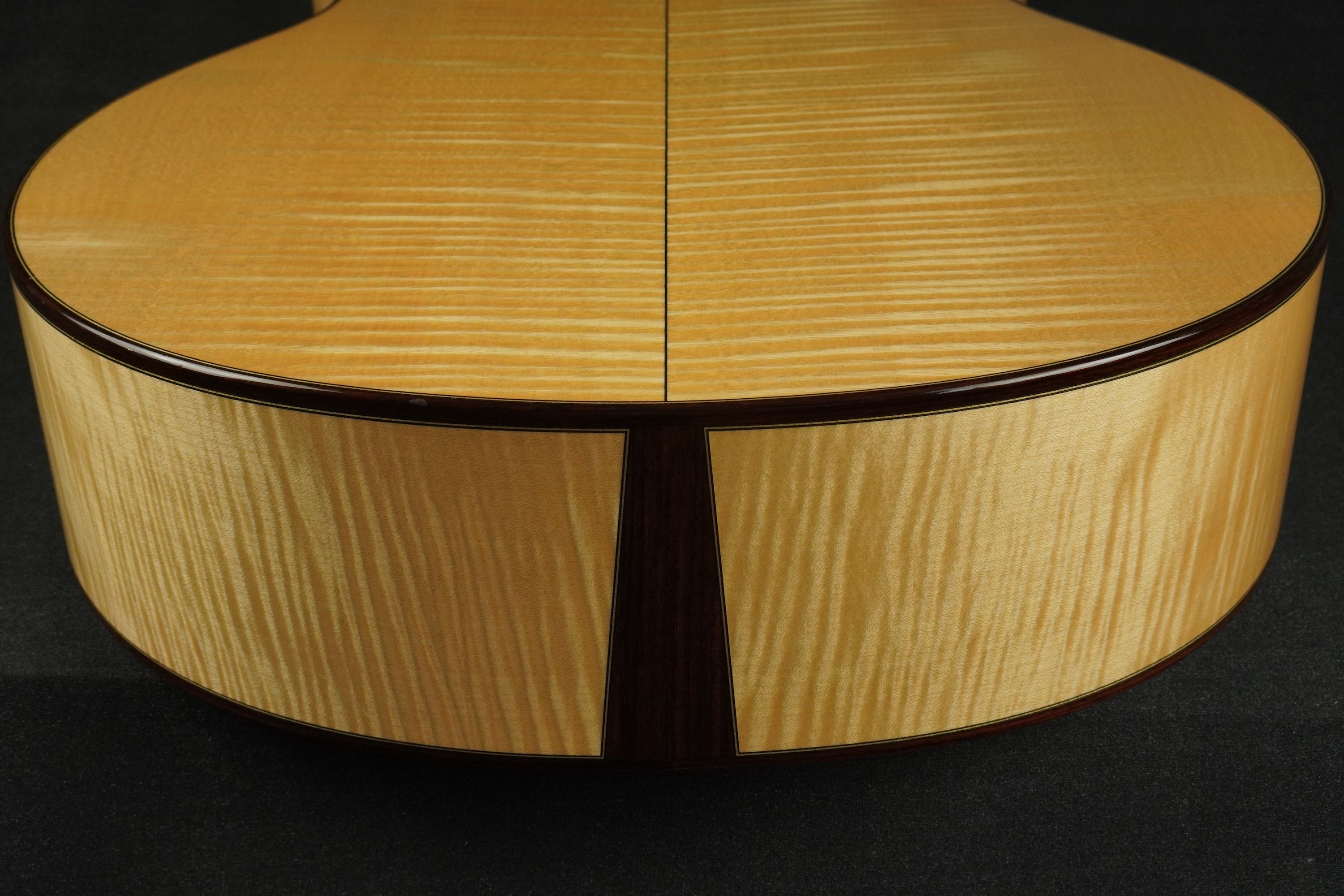 A.Kuwano Guitars（桑野亜矢喜） VL | 楽器詳細ページ [Blue-G]