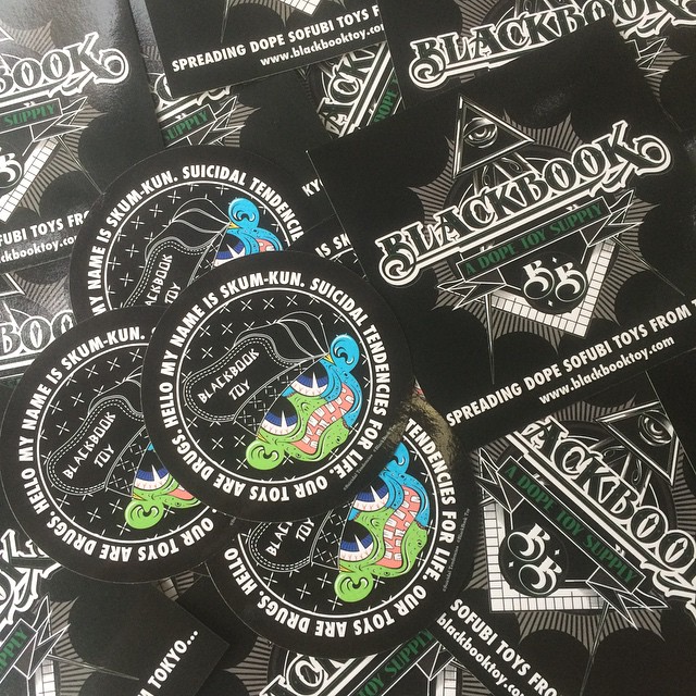 untitled 2001」ストリートアートイベント 本、ステッカー untitled