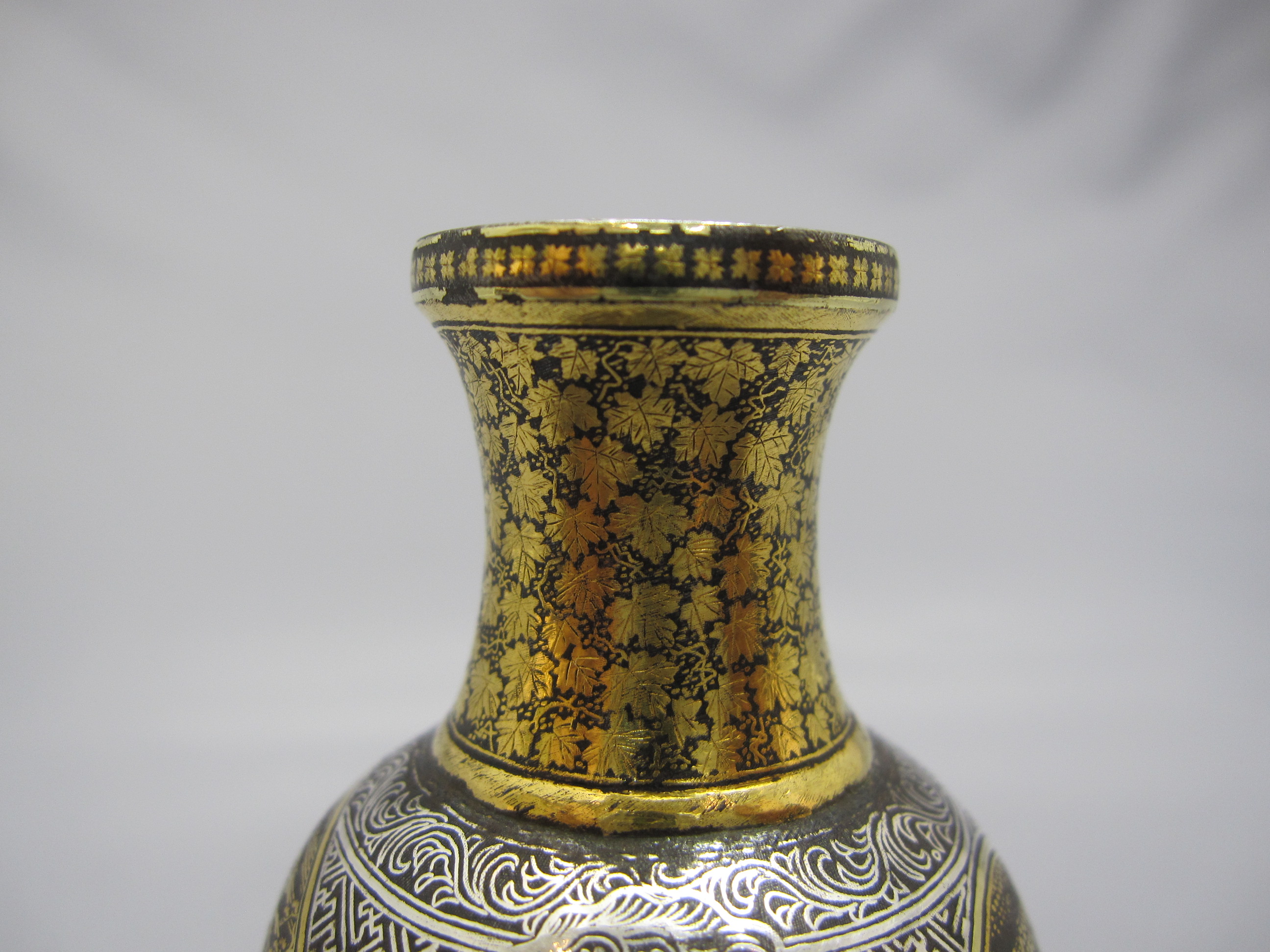 駒井音次郎 鉄地金銀象嵌 小花瓶 | 明治工芸・明治金工の販売専門店