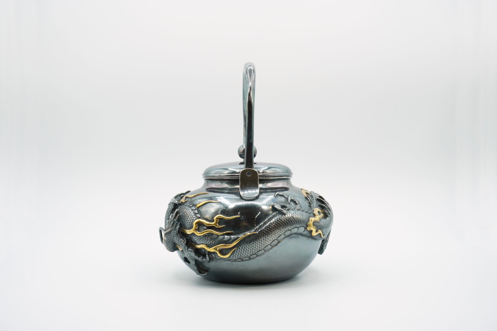 武蔵屋大関 在銘 純銀打出 雲龍図銀瓶 | 明治工芸・明治金工の販売専門