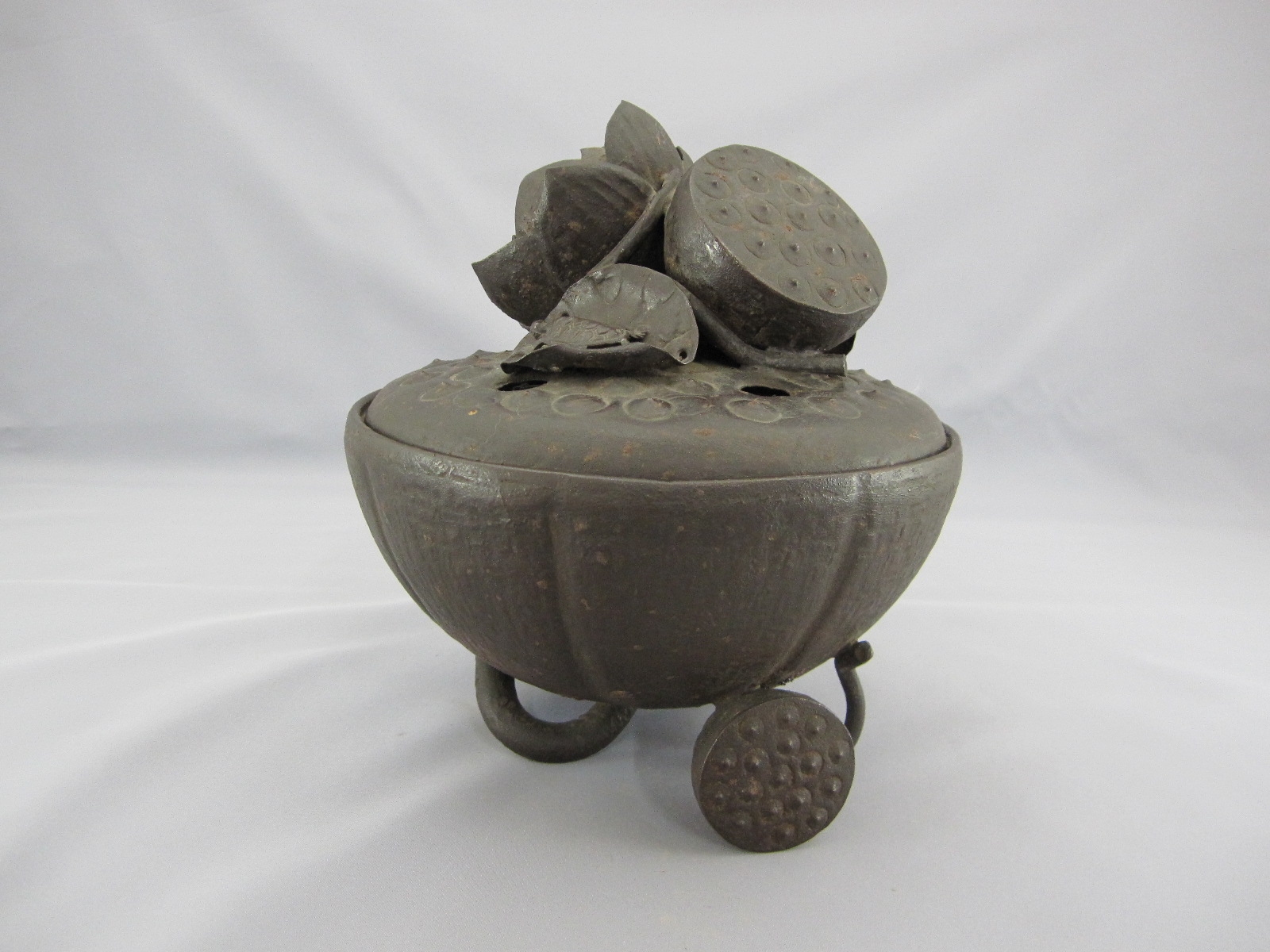 明珍 鉄打出蓮形香炉 | 明治工芸・明治金工の販売専門店ならGallery尚