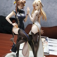 くっきり過ぎるボディライン！「ライザ＆クラウディア」チャイナドレス