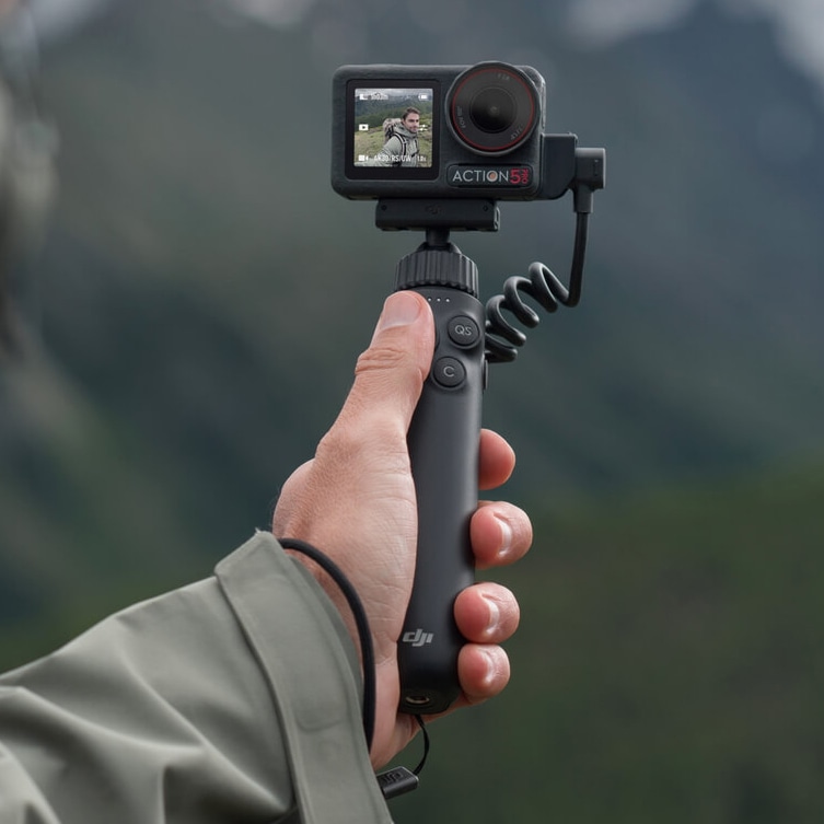 DJI(ディージェーアイ) Osmo Action 多機能充電ハンドル: カメラ 銀一