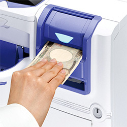 セルフ決済端末向けつり銭機 380シリーズ｜つり銭機｜製品カテゴリー