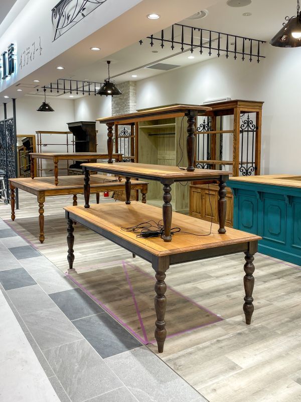 アパレルショップ向け平台2段ディスプレイテーブルアンティーク調W2000