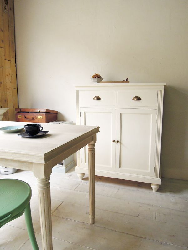 ブロカントなアイボリーチェスト、アンティーク風家具の専門店@大阪