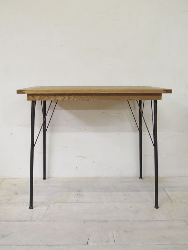 鉄脚のデスク・ワークテーブル(アンティーク調)を製作する大阪のパイン