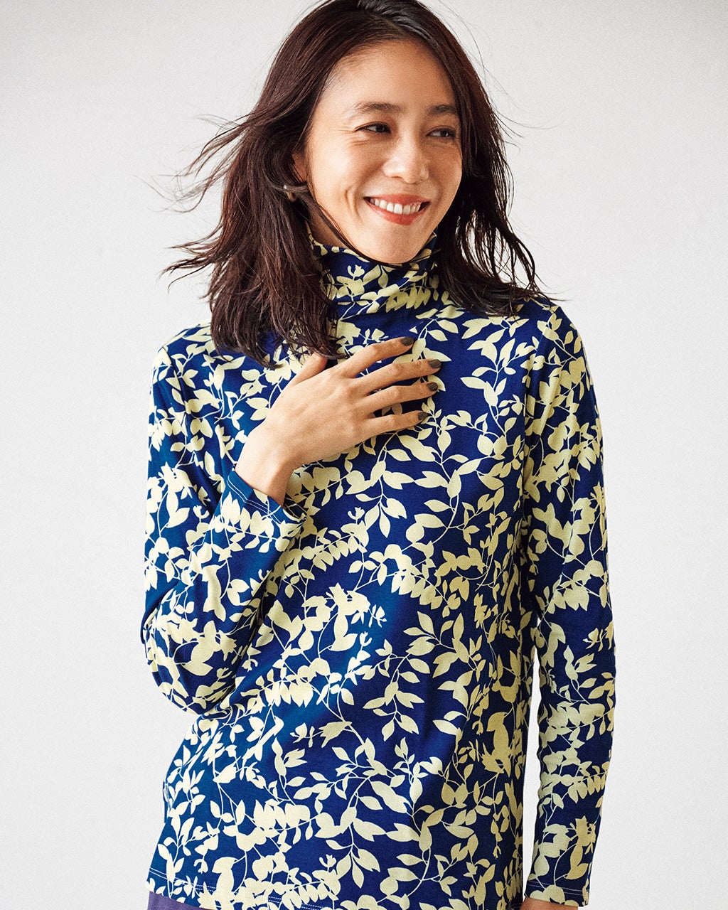 超長綿タートルネック／モダン柄/DoCLASSE