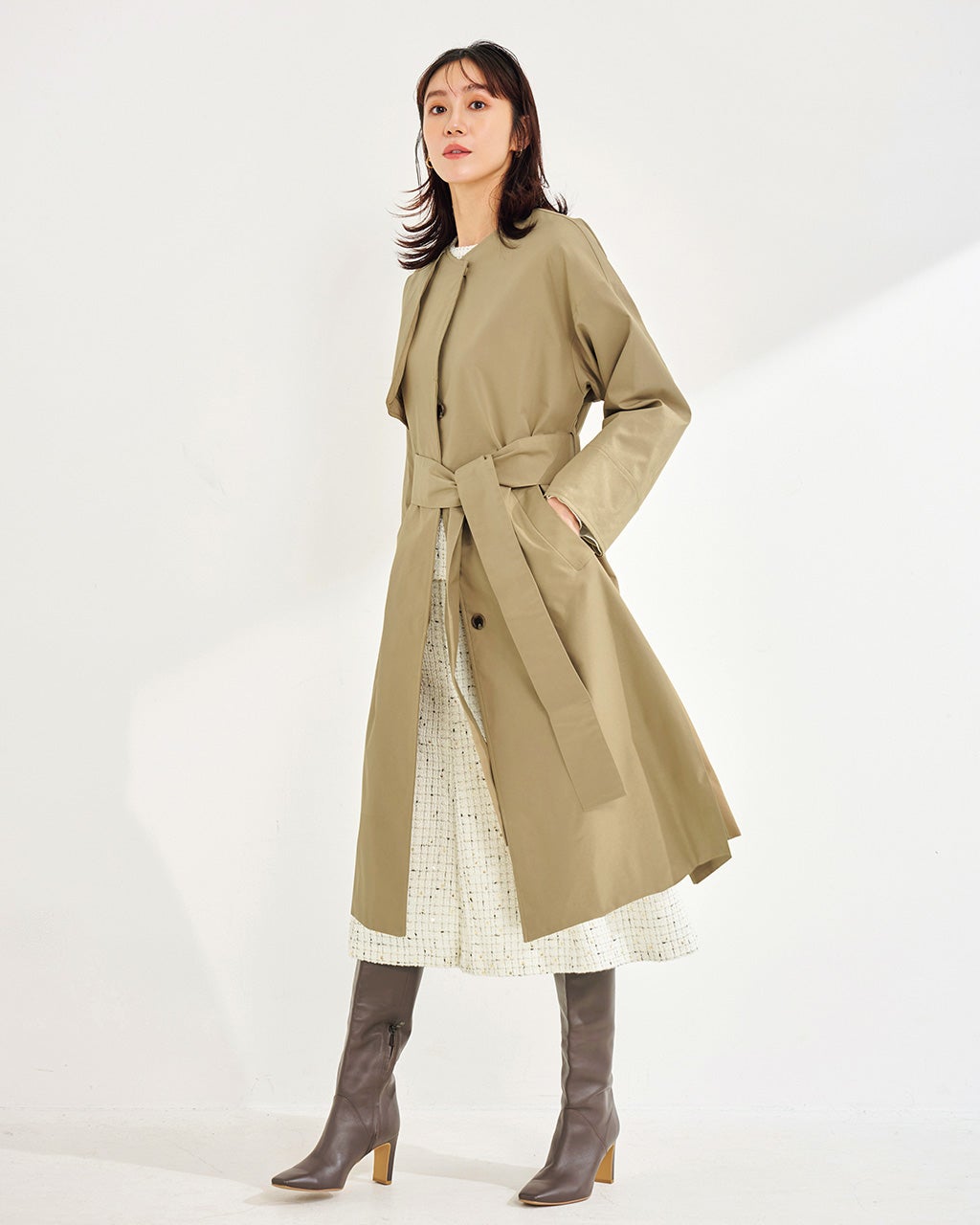 光沢ギャバジン・ノーカラートレンチコート/DoCLASSE