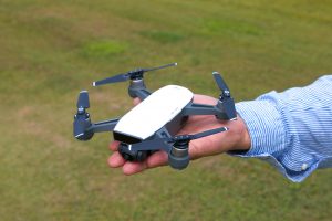 超高性能小型ドローンDJI「SPARK」のココが凄い！ | ドローン
