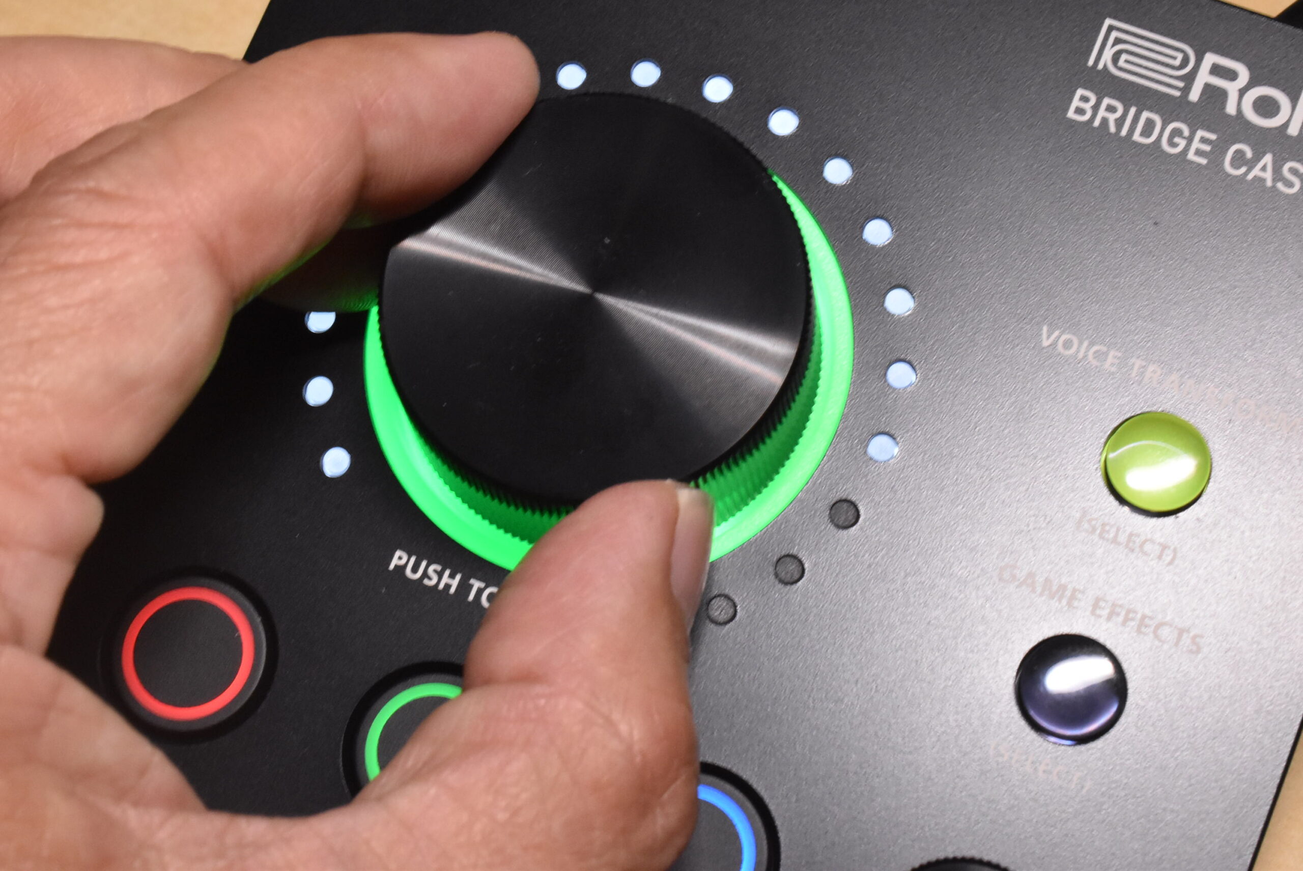 ゲーマー、配信者向けオーディオミキサー兼インターフェイスの