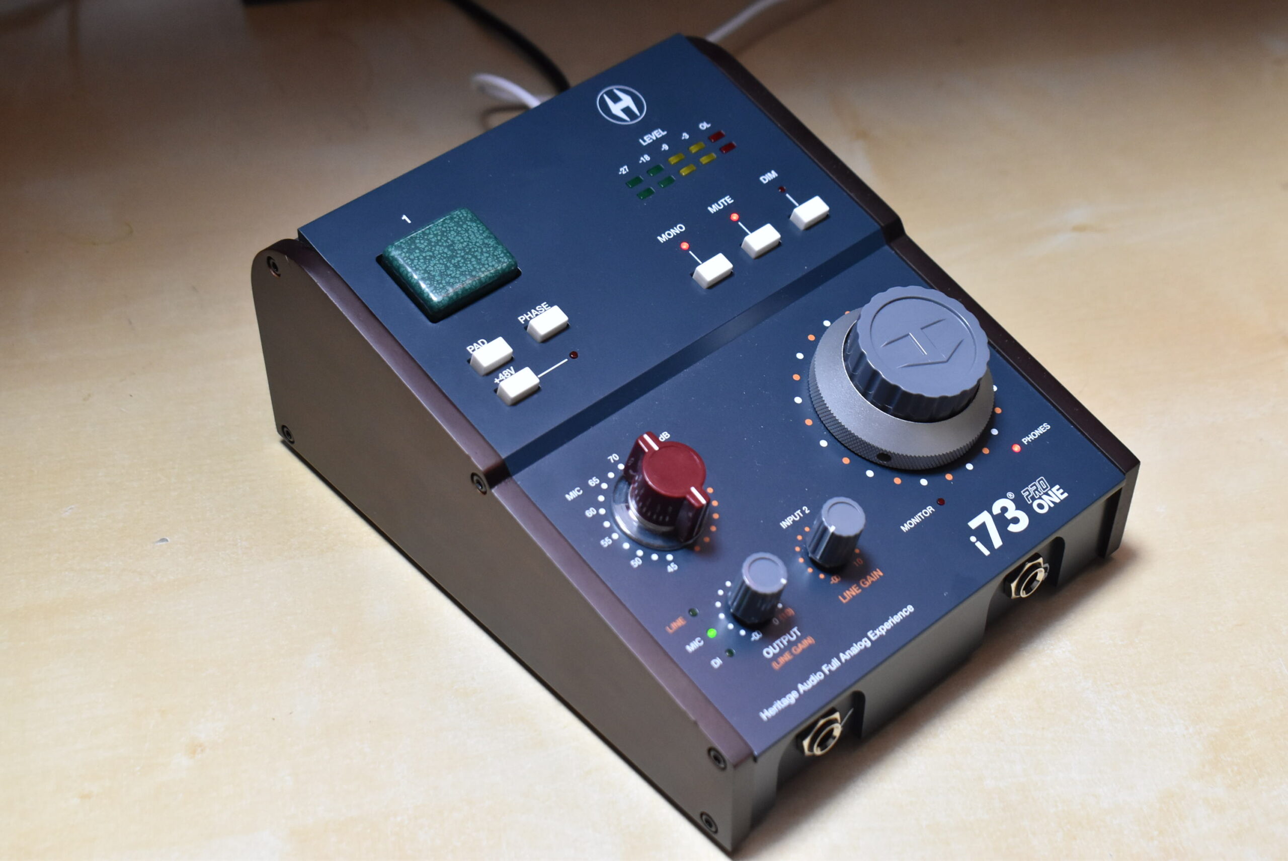 トランス搭載で“グッとくる”音に。Heritage Audioのデスクトップ型