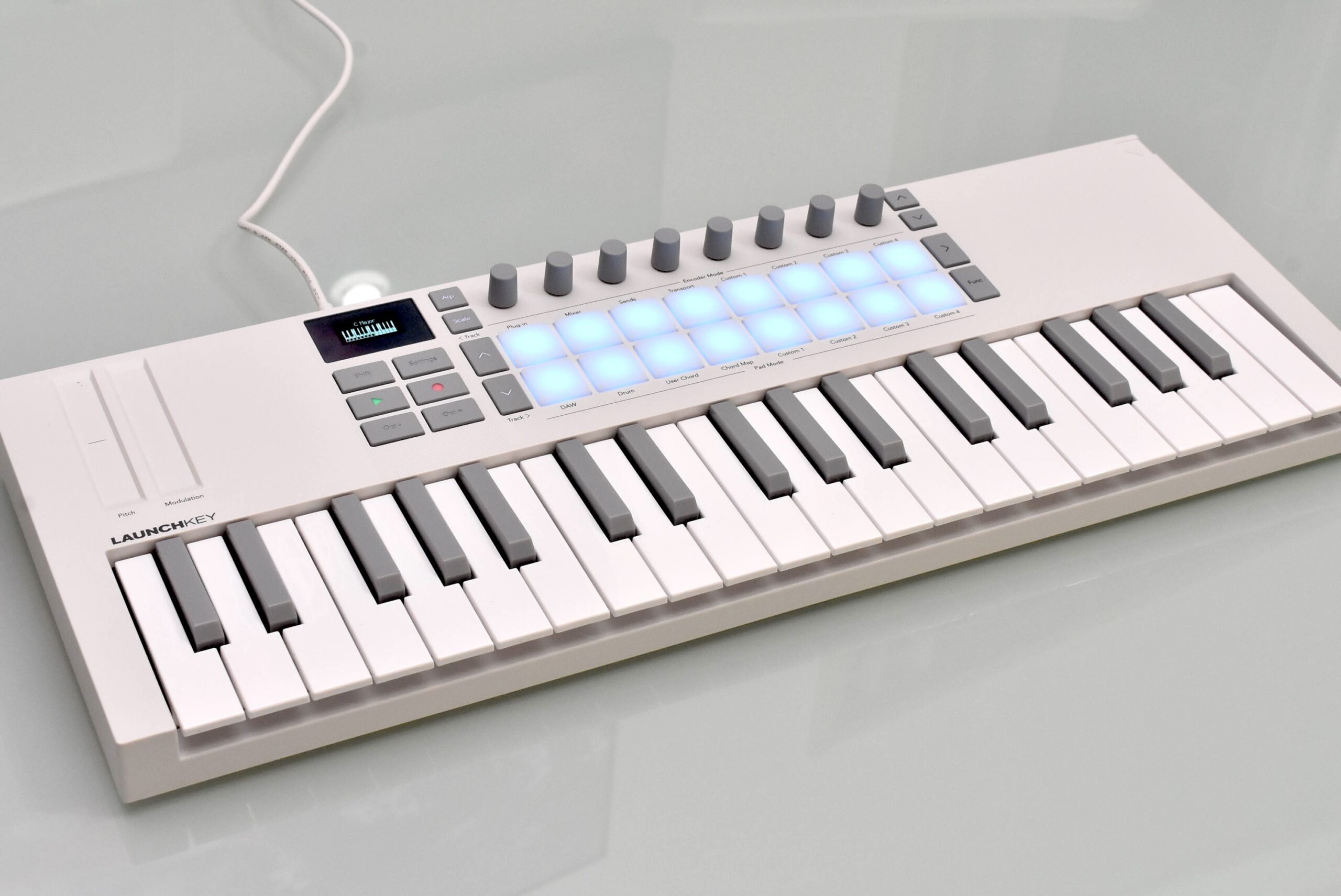 Cubaseとも完全連携する、爆売れMIDIキーボードLaunchkey MK4を試して