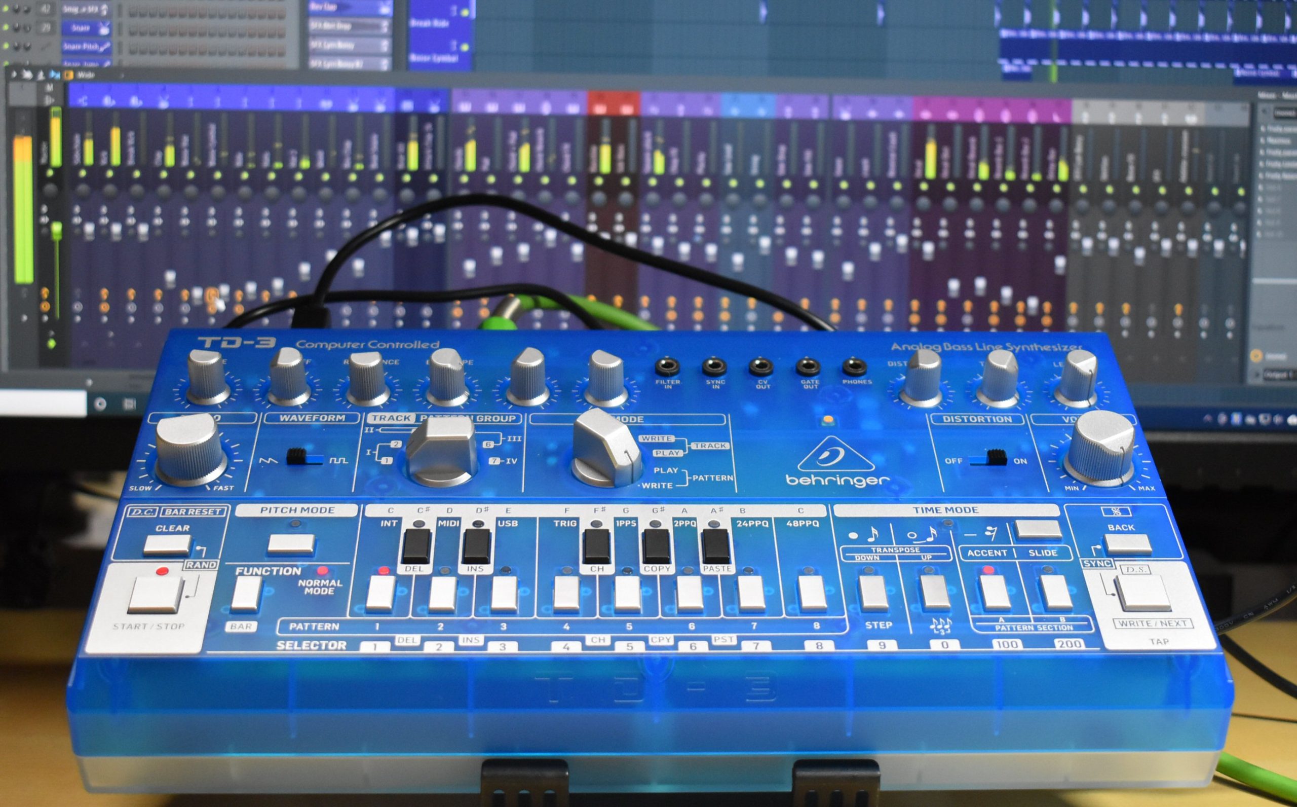 Behringer TD-3-BU アナログシンセサイザー 【公式通販】