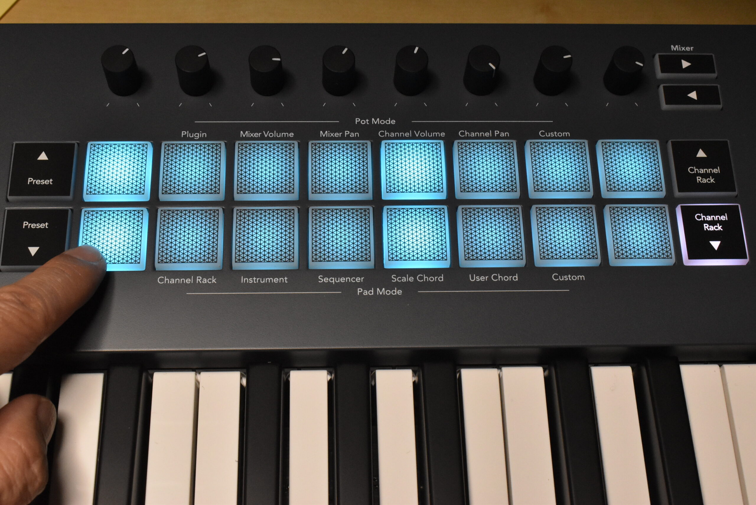 FLの機能を120%引き出してくれる究極のコントローラーとなるMIDI