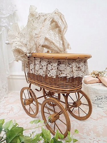 アンティーク乳母車とても可愛いホロ付きガーデンに！ペットに！
