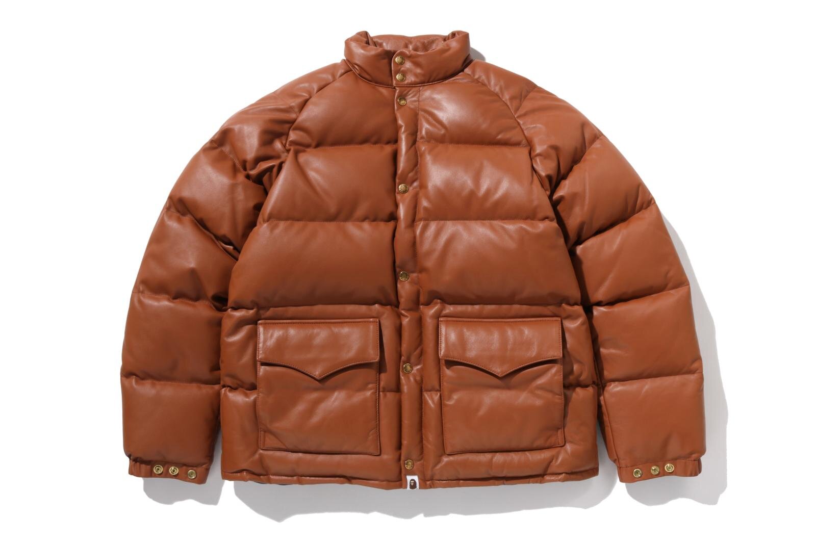 ア ベイシング エイプのレザーダウン限定復刻、ボディに上質な羊革を
