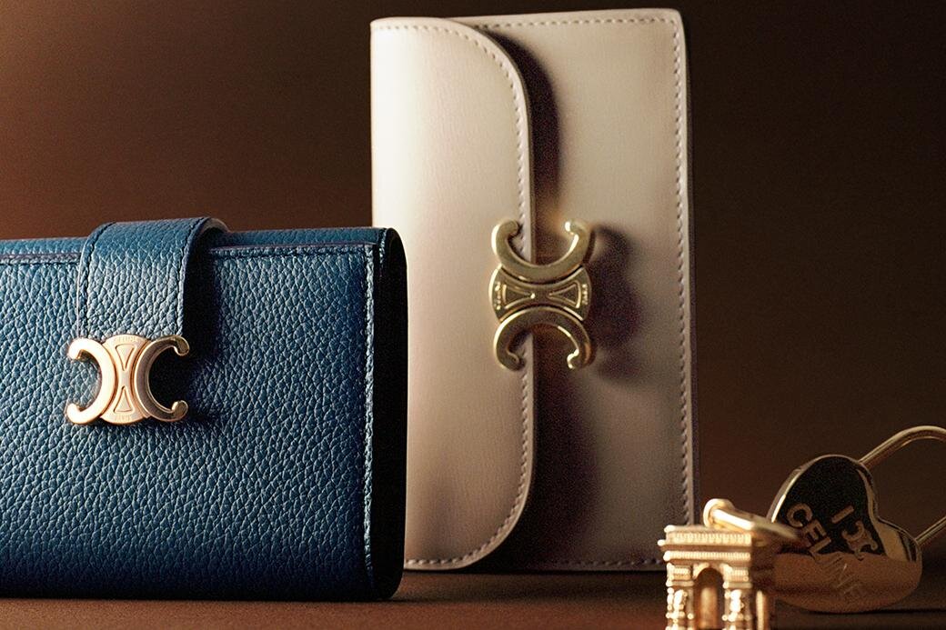 セリーヌのレザーウォレット、金色“トリオンフ”輝くロングカード