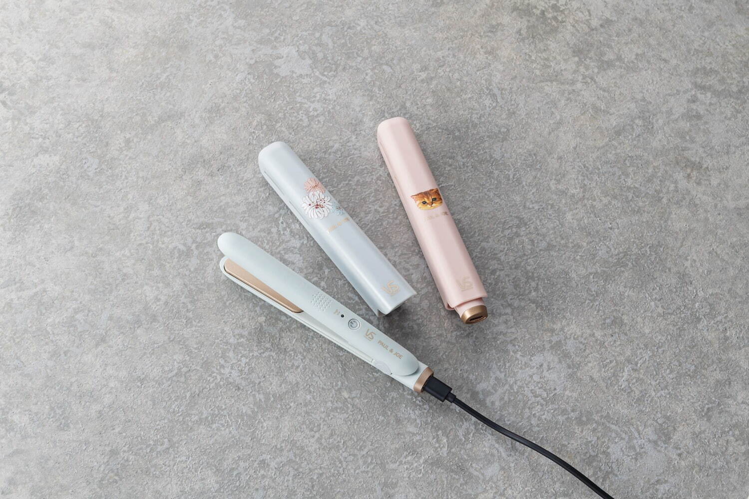 ポール & ジョー×ヴィダルサスーンのUSB給電式ストレートアイロン、猫