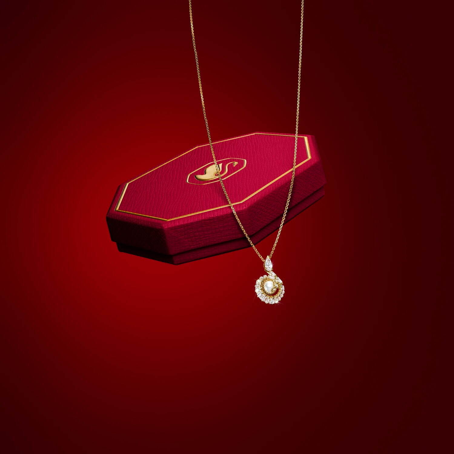 スワロフスキー2025年“蛇”モチーフネックレス、大粒クリスタルパール