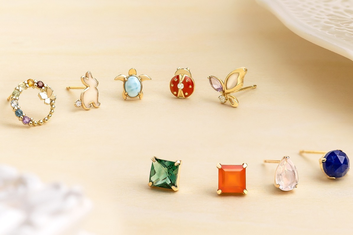 テイクアップ“片方ずつ選べる”「ソロピアス」新作、推しカラーの天然石