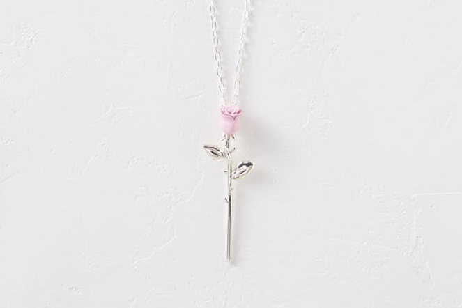 アンブッシュからバレンタイン限定「ローズ チャーム ネックレス」新色