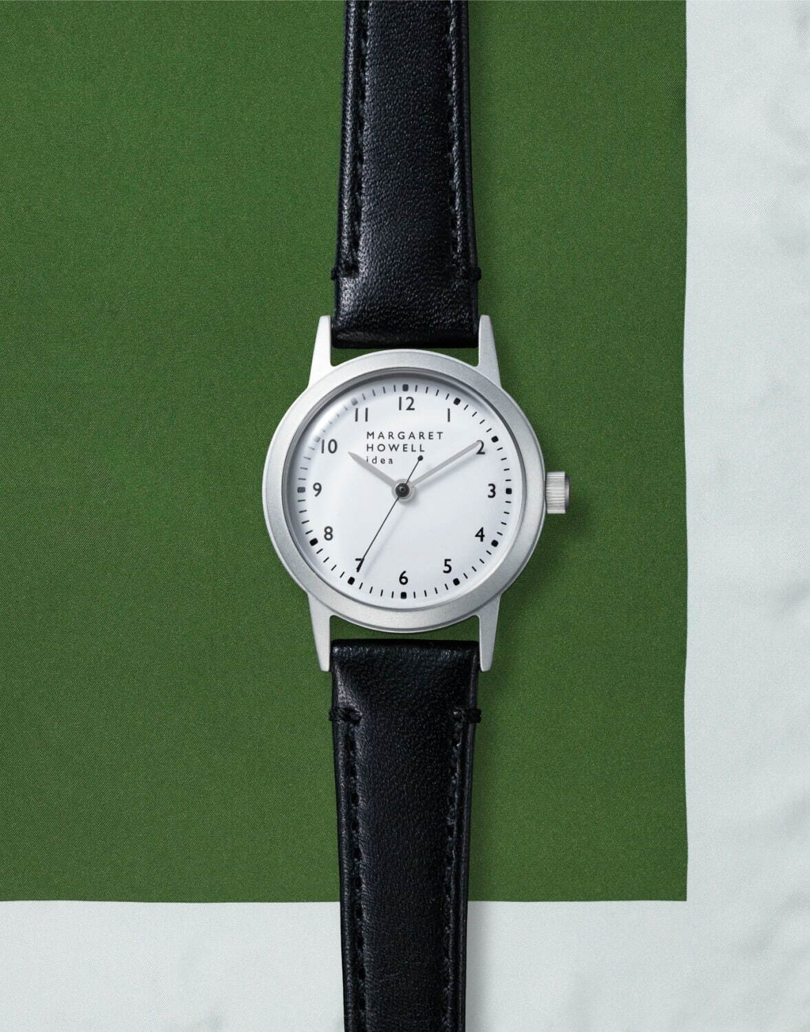 マーガレット・ハウエル アイデア新作ウォッチ、くすみ“ストーンカラー