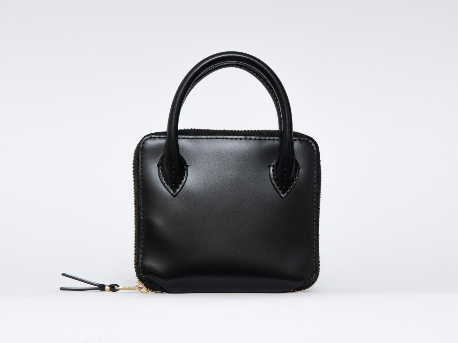 ウォレット・コム デ ギャルソン“手持ちできる”ハンドル付き財布、赤と