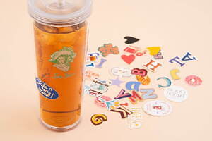 午後の紅茶」タンブラーのカスタマイズイベントが渋谷で、ステッカー