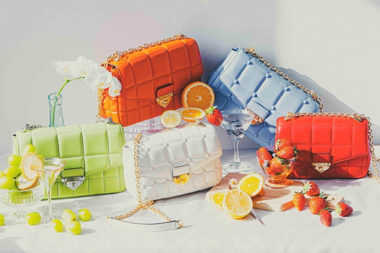 マイケル マイケル・コースのショルダーバッグ「ソーホー」オレンジや