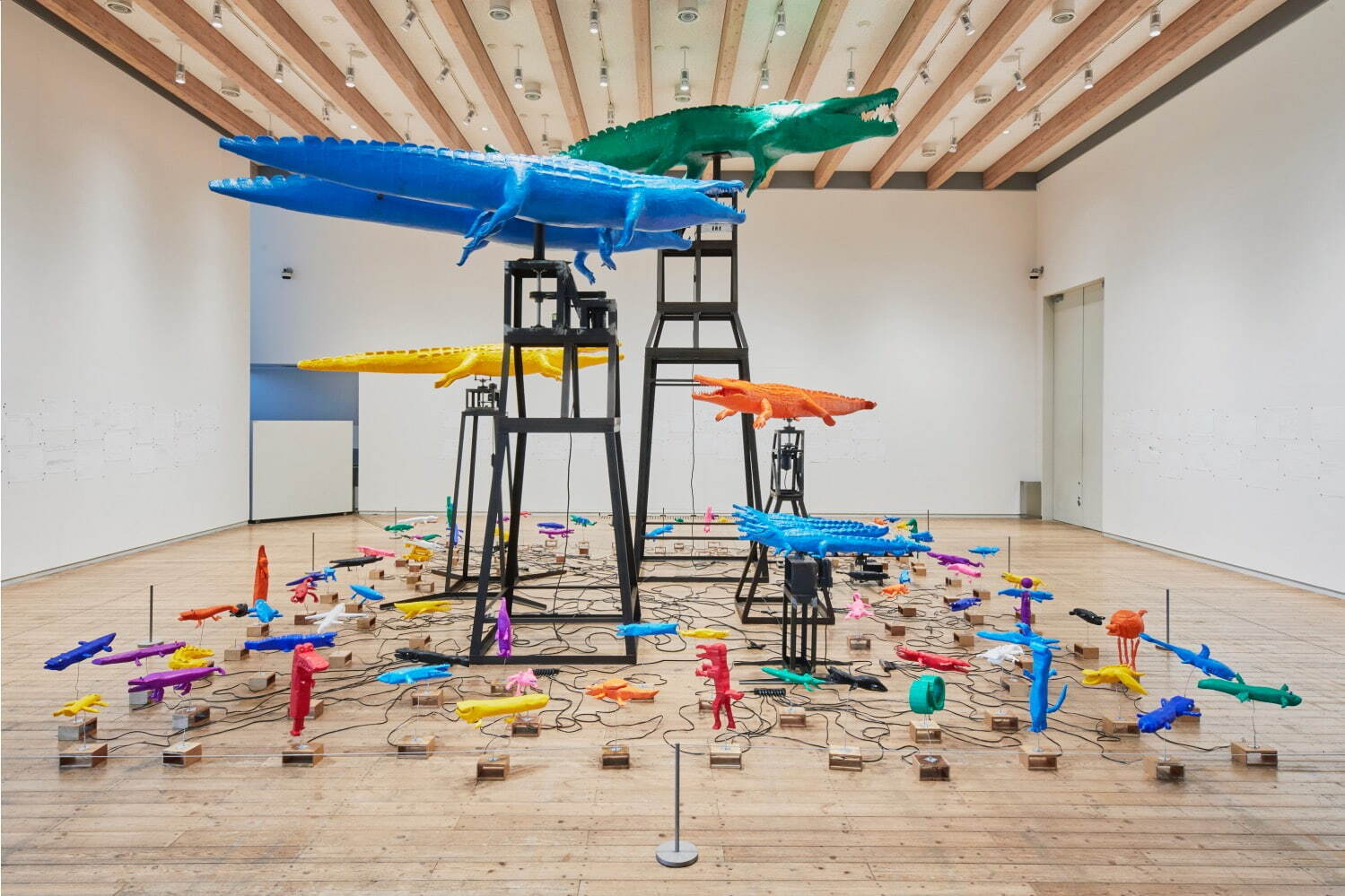 現代美術家・タムラサトルの個展が国立新美術館で - 代表作「まわる