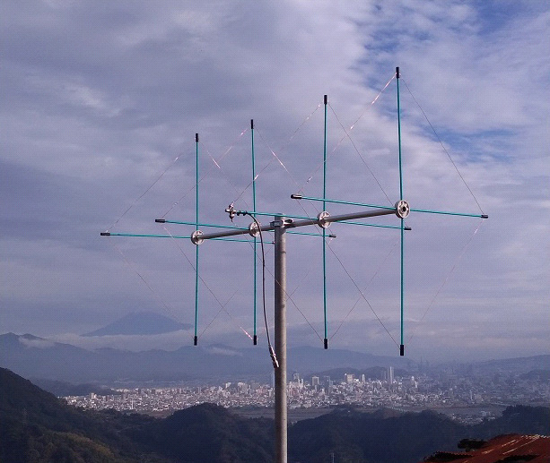 テクニカルコーナー／145MHz 4エレキュビカルクワッドアンテナの製作