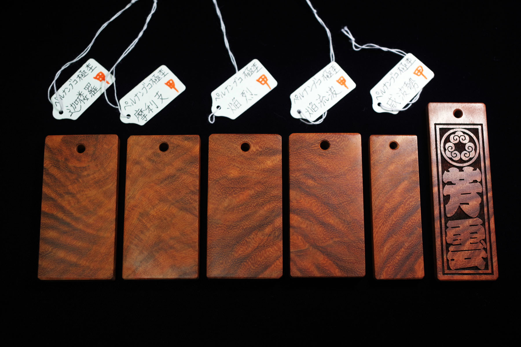 威厳 極上杢(もく) 木札 本黄楊と桜材の自然の木目の不思議 極上レア