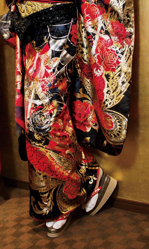 京友禅振袖・黒・金・赤色┃クール&ビューティー【菊京屋】