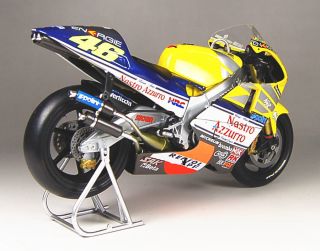 絶版】タミヤ 節約 1/12 ナストロアズーロ ホンダNSR500 V.ロッシ