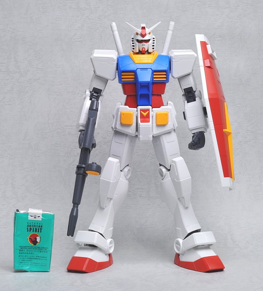 1/48スケール メガサイズモデル ガンダム と1/144組立体験版の出品です