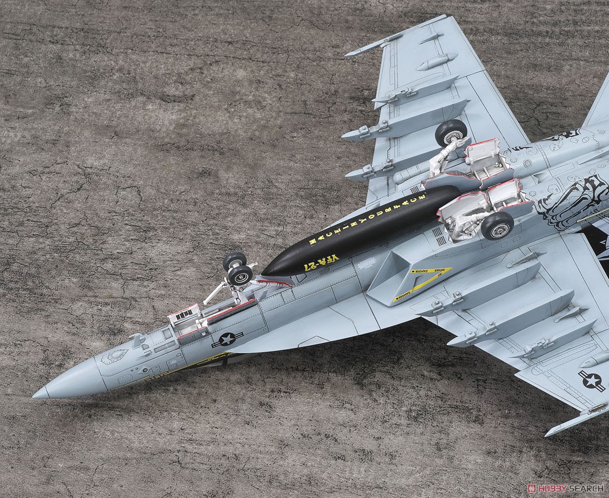 US Navy Carrier Fighter F/A-18E Super Hornet VFA-27 Royal Maces